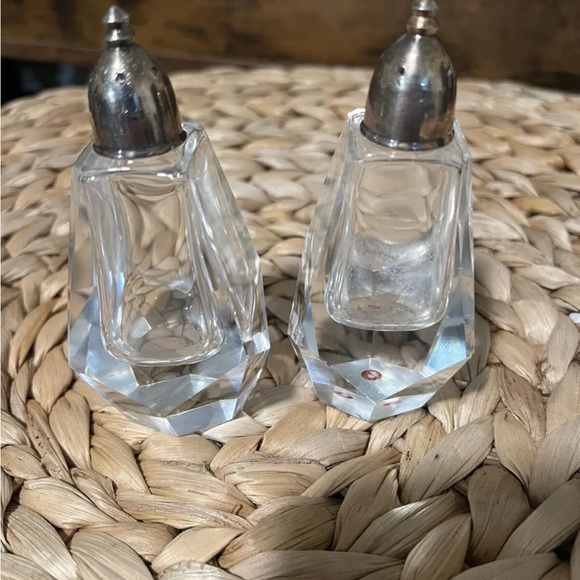 Cut And Polished Lead Crystal Salt And Pepper Shakers - Picture 2 of 7